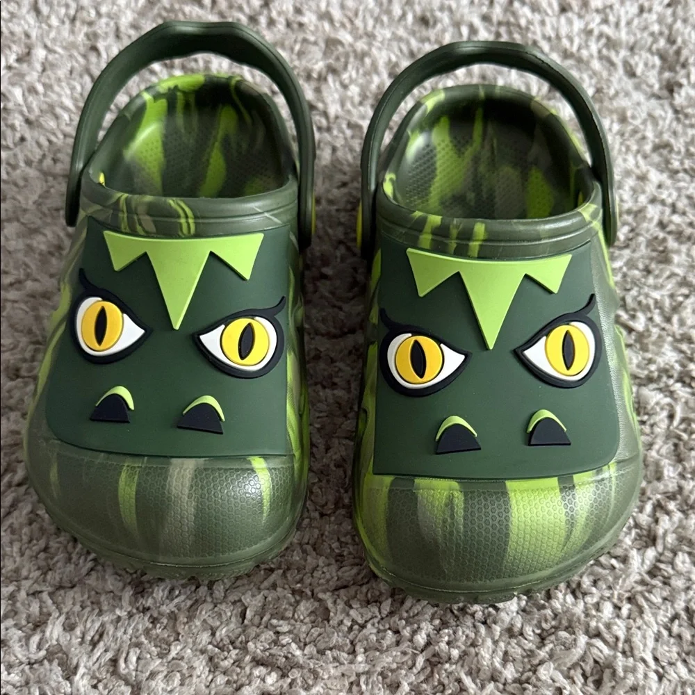NWOT Members Mark Crocodile Green Lightweight Waterproof Clogs